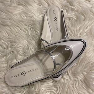 Katy Perry The Oceania White and Black Mules excellent condition size 9